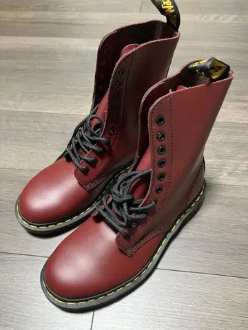 닥터마틴 Dr. Martens 10홀 UK6 체리레드