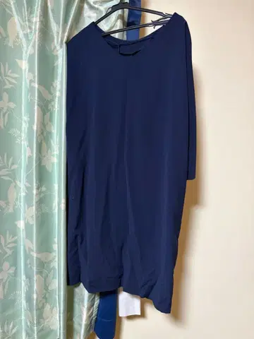 네이비 반팔 상의 심플