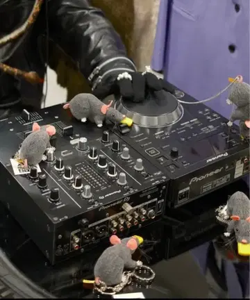 DOUBLET / OPEN HOUSE Rat Keychain