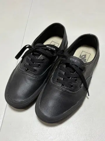 Vans 블랙 스니커즈 AUTHENTIC LEA
