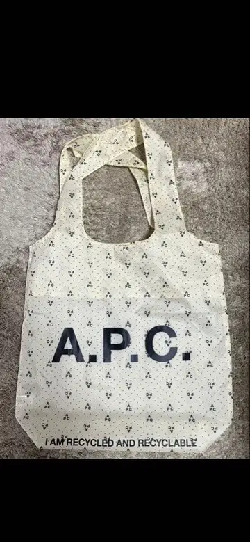A.P.C. 에코백 크림색