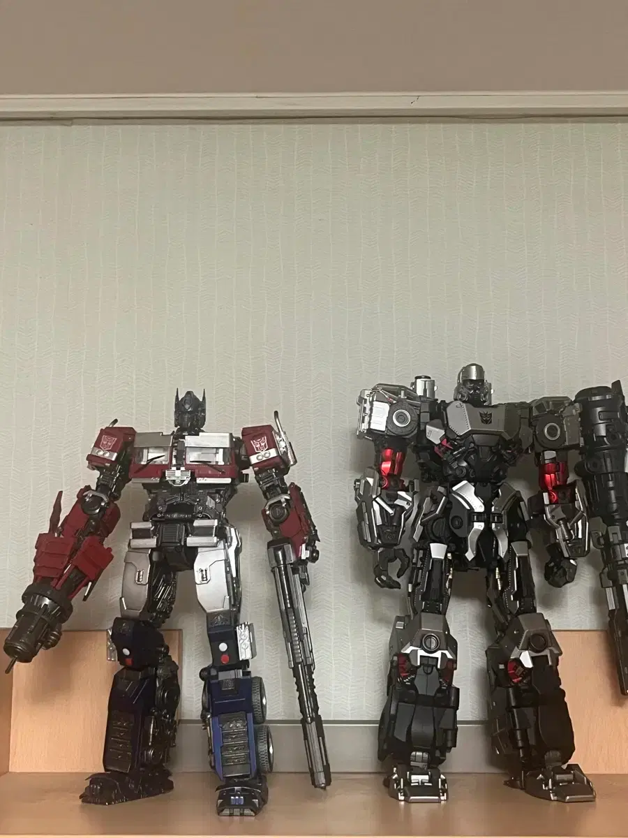 btt-02 라오비 옵티머스 & 스튜디오 증강판 메가트론 일괄 판매 on Bunjang Global Site.