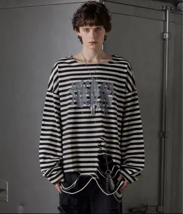 [ GRANCY ] 올 패턴 큐빅 그래픽 롱 T