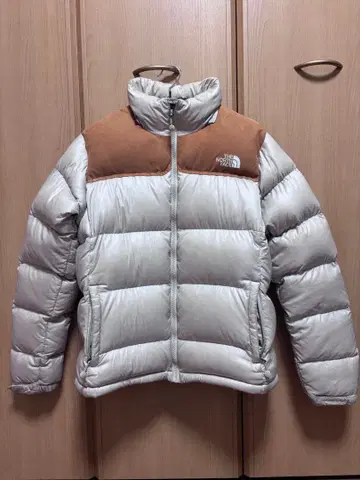 더 노스페이스 다운 자켓 화이트 브라운