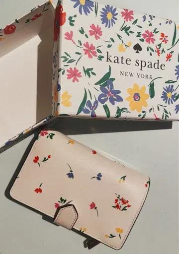 [ 미사용 새상품 ] kate spade 꽃무늬 접이식 지갑