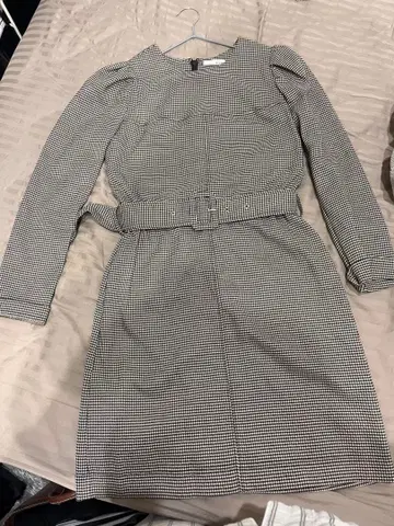 체크 무늬 긴팔 타이트 원피스