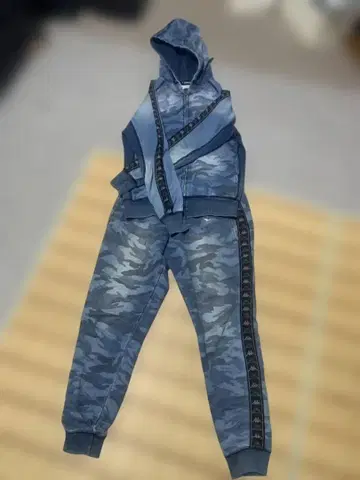 1PIU1UGUALE3 RELAX 카모 패턴 후드 부착 맨투맨 세트