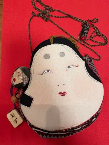 얼굴 디자인의 패브릭 소재 파우치