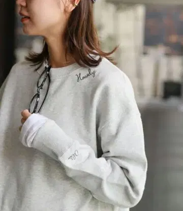 저널 스탠다드 리룸 자수 로고 맨투맨