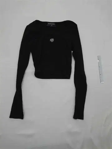 무아무아 로고 자수 크롭 긴팔 티셔츠 블랙 계열 FREE 사이즈