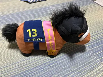 아몬드 아이 봉제 인형