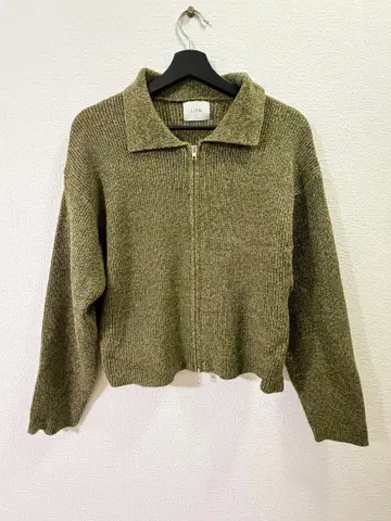 [ 미사용품 ] LIAN 카키 집업 니트 F 사이즈