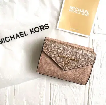 새상품 마이클코어스 MICHAEL KORS JET SET CHARM 지갑
