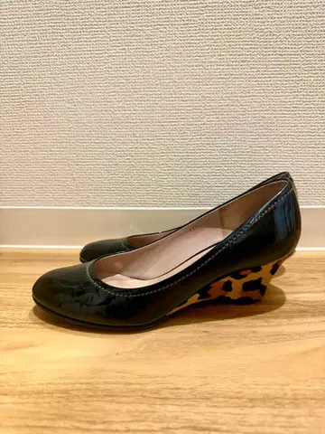 긴자 카네마츠 에나멜 하라코 웨지솔 펌프스 24.5cm