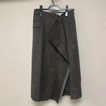 다크 브라운 체크 무늬 랩스커트