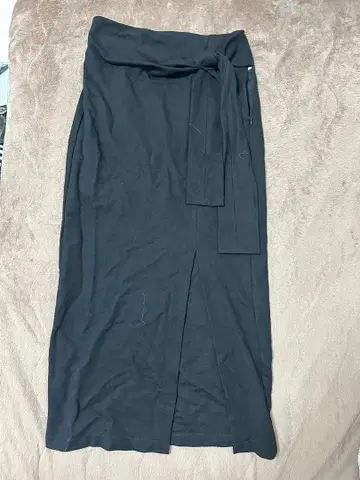 블랙 타이틀 스커트 리본 포함