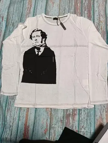 ylts  페리 제독 롱T 사이즈 L 미착용 얼룩 있음