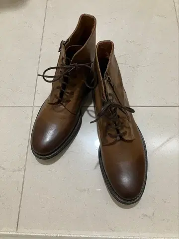 브라운 가죽 처카 부츠 지퍼 포함