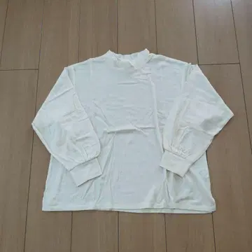 미사용 새상품 yuni 아이보리 긴팔 상의