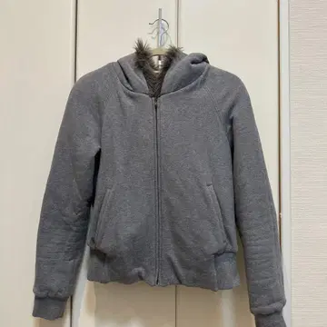 그레이 후드 부착 퍼 후드티