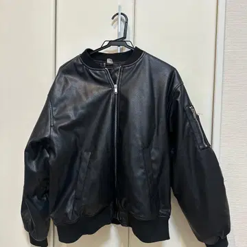 블랙 레더 봄버 자켓