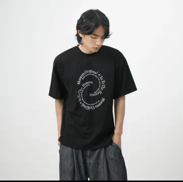 (새상품급) 모먼트 로고 반팔 T셔츠 블랙 한국 한국 코디 한국 스트릿