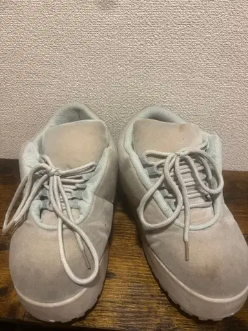 빅 슈즈 라이트 그레이 스웨이드 로우컷 스니커즈