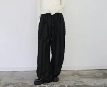 프린지 스트라이프 턱 팬츠