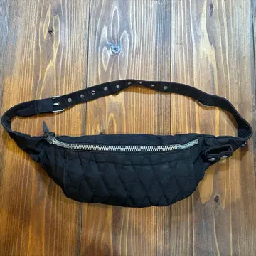 schott 퀼팅 바디백 블랙