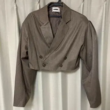 VIAVANDA 브라운 크롭 테일러드 자켓