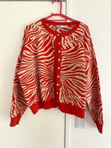 ZARA 제브라 패턴 가디건 M 사이즈 애니멀 무늬