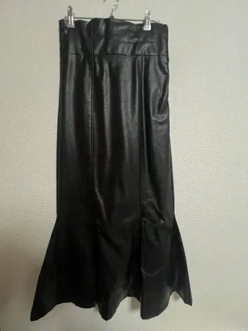 블랙 플레어 스커트 레더풍