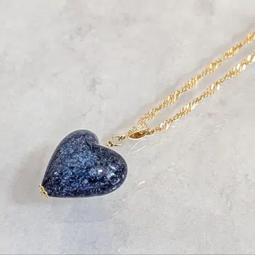 밤하늘의 빛 베네치안 유리 하트 목걸이