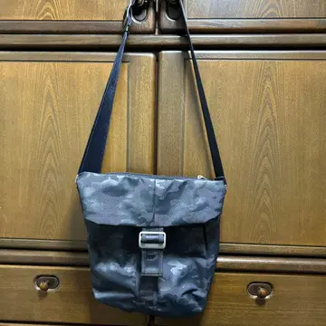 카모플라쥬 패턴 숄더백