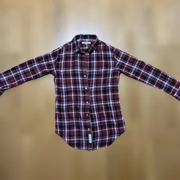 빨간색과 블랙 체크 무늬 긴팔 셔츠