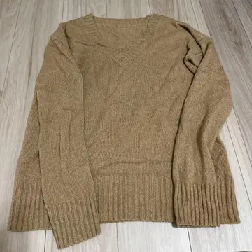 울 캐시미어 혼방 V넥 스웨터