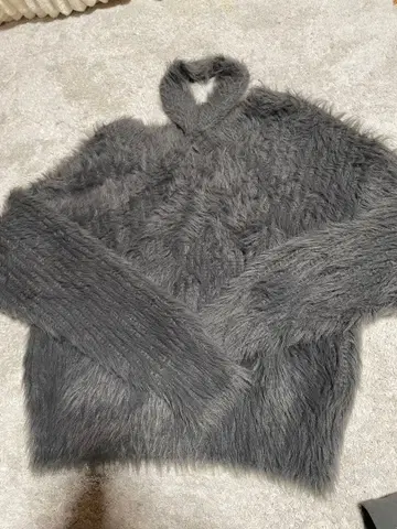 GYDA 제이다 샤기 초커 니트 상의