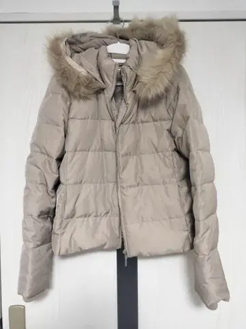 베이지 퍼 후드 다운 자켓