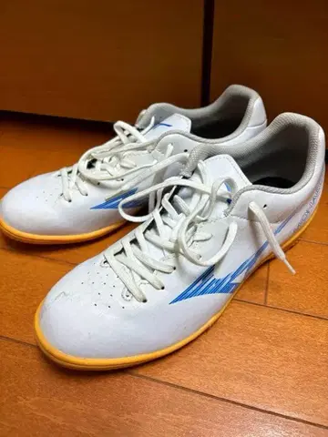 축구화 화이트 파란색 라인 JP 26.0