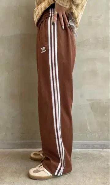 아디다스 트랙 팬츠 브라운