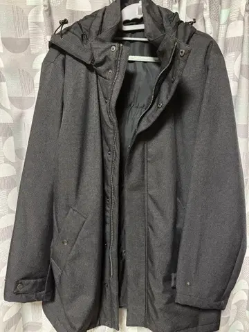 그레이 후드 부착 충전솜 코트 미사용에 가까운 중고품