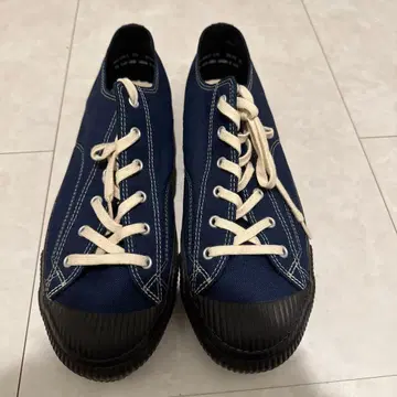 네이비 캔버스 스니커즈