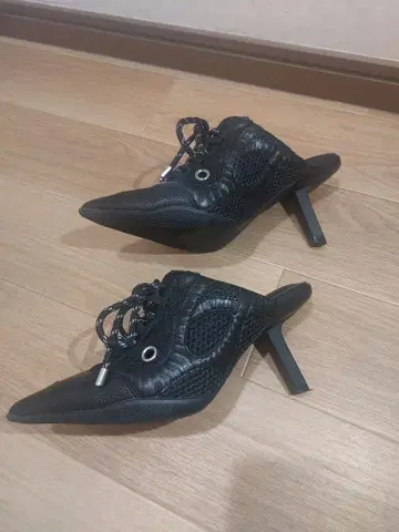 새상품급 YELLO OVERTAKE SNEAKER MULES M 사이즈