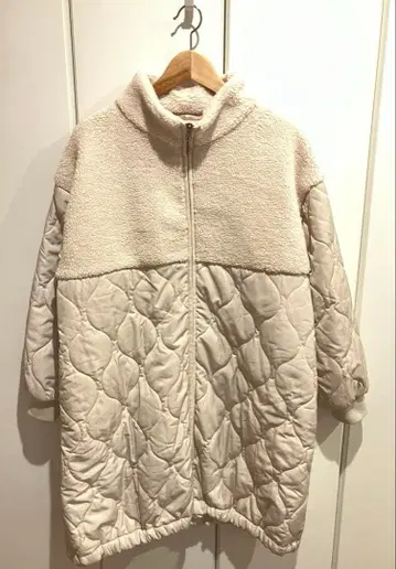 새상품급 크라프트 스탠다드 보아 퀼팅 코트 화이트