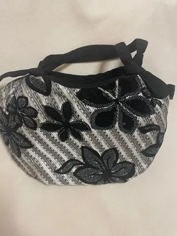 꽃 무늬 비즈 자수 핸드백