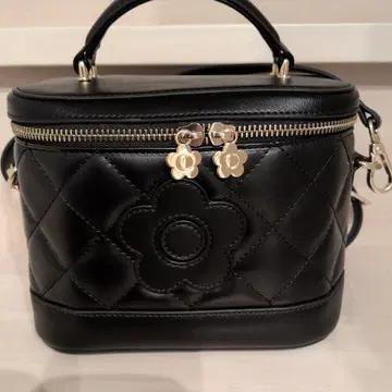 블랙 퀼팅 숄더백