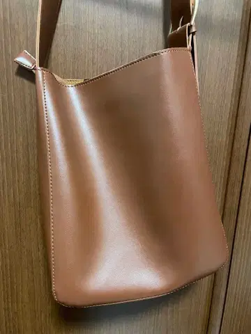 브라운 합성 피혁 숄더백