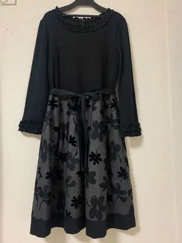 갤러리 비스콘티 플라워 패턴 A라인 원피스 긴팔