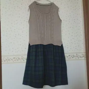 케이블 니트와 체크 무늬 원피스 베이지, 그린, 네이비