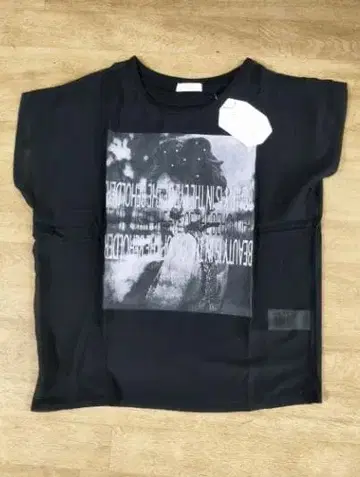 블랙 그래픽 프린트 T셔츠 사이즈 F